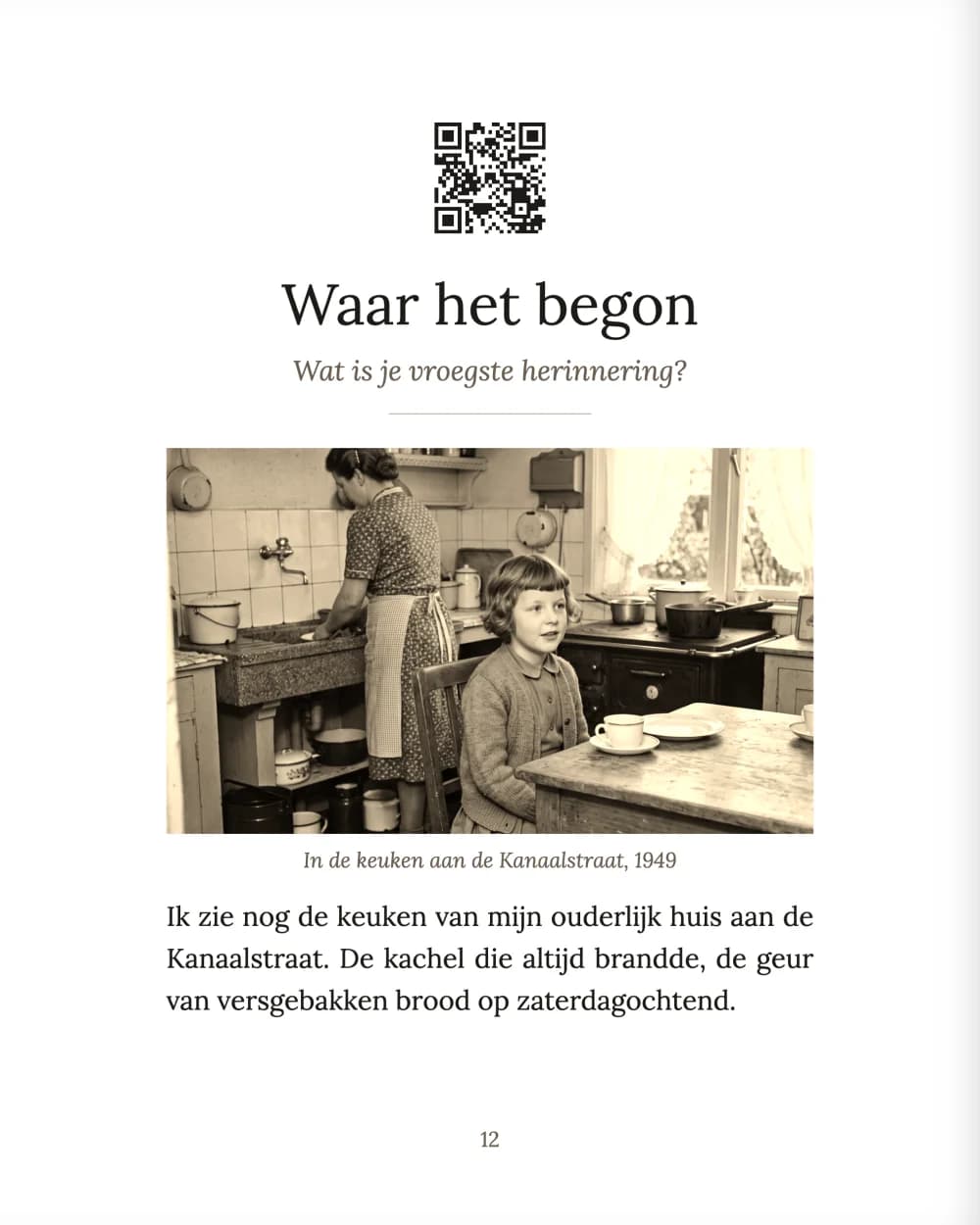 Eine Seite aus dem Buch: QR-Code oben, der Titel Wo alles begann, ein altes Foto einer Küche und die Geschichte